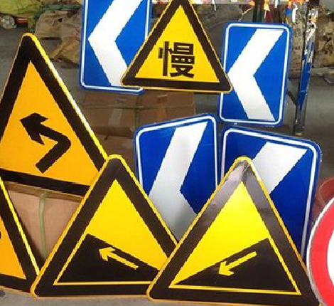 赤水标识标牌中颜色的确定是很重要的。